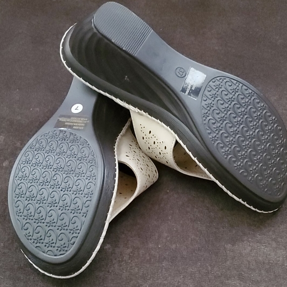 Sandals - Picture 3 of 3